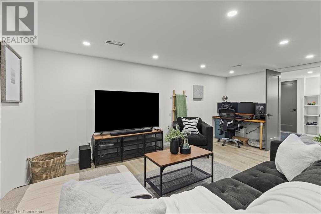 316 East 43rd Street, Hamilton, Ontario  L8T 3C7 - Photo 18 - 40737256