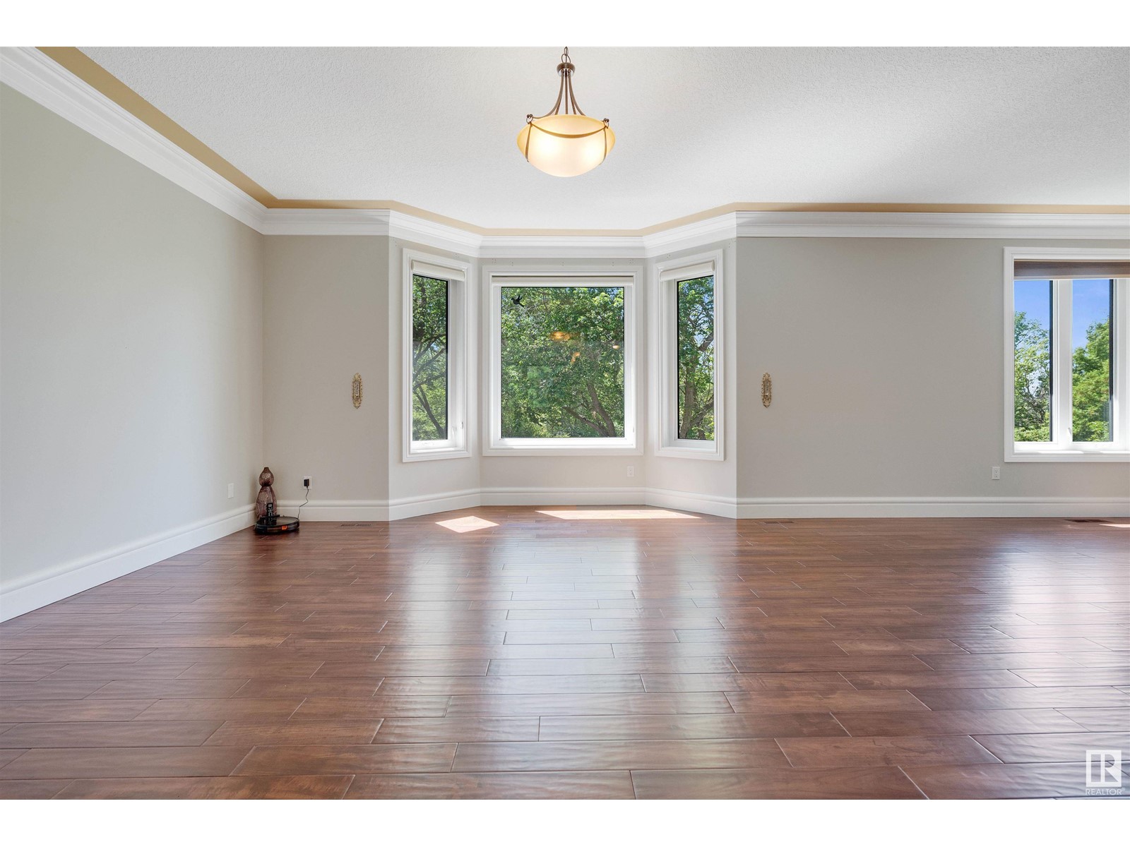 Property at 116 WINDERMERE CR NW image 5