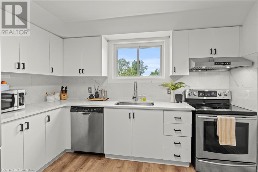 316 East 43rd Street, Hamilton, Ontario  L8T 3C7 - Photo 9 - 40737256
