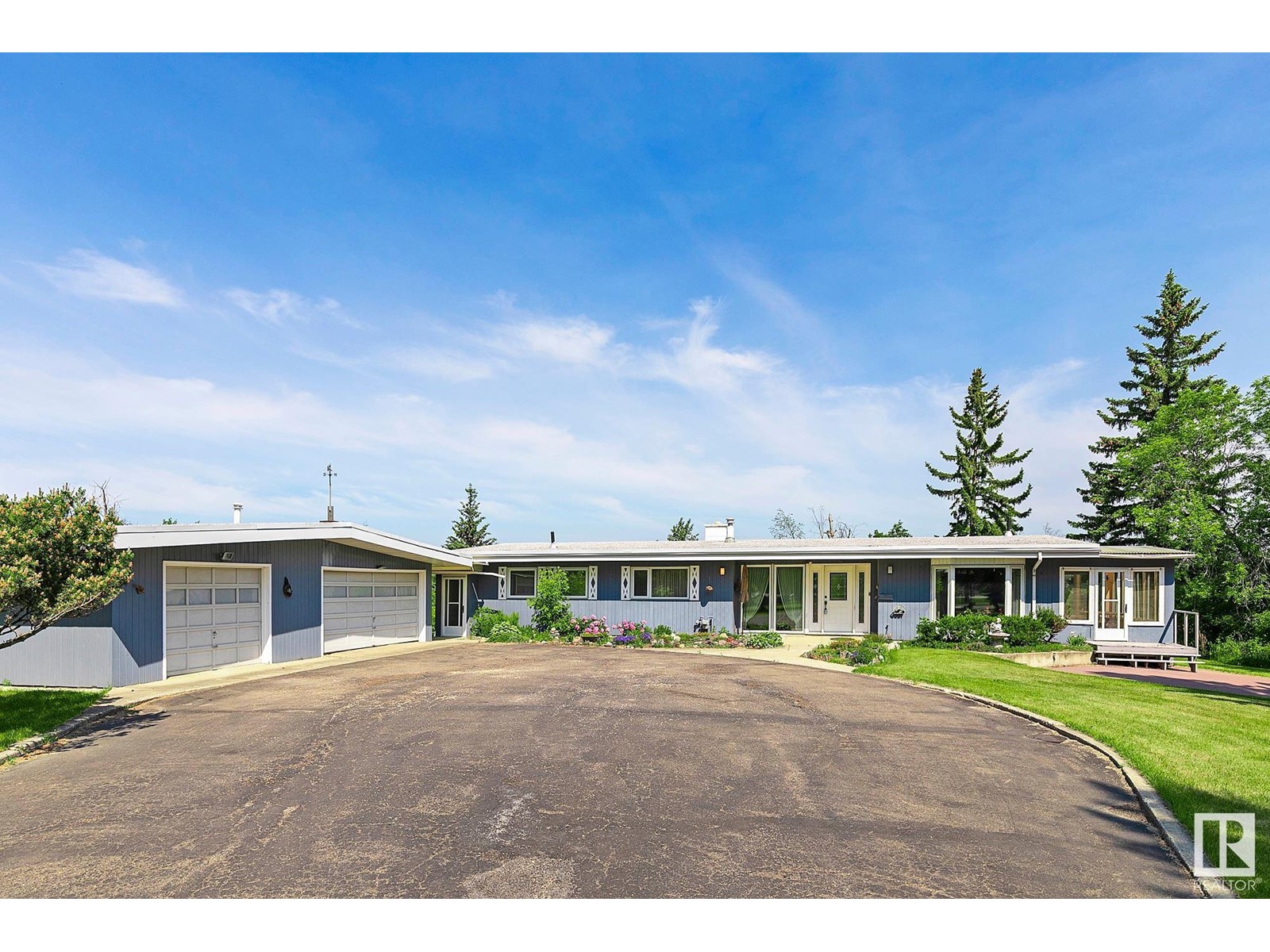 Property at 140 WINDERMERE DR NW image 4