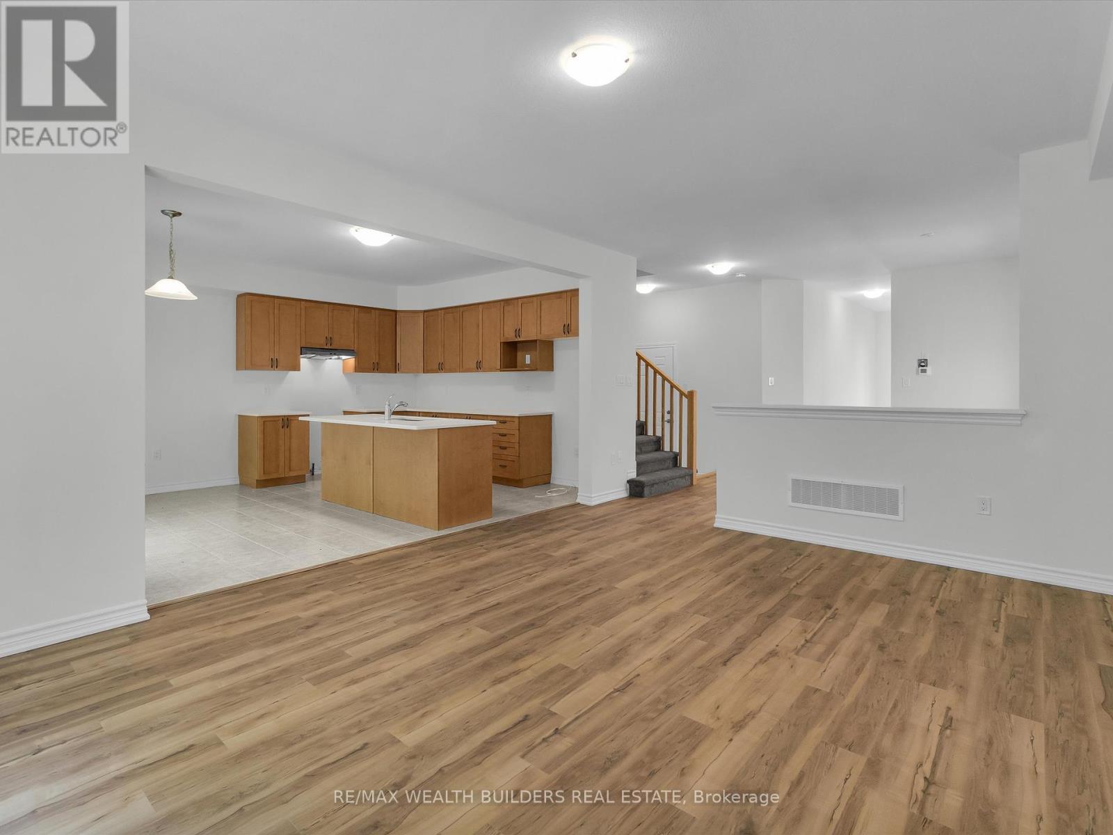 185 Mceachern Lane, Gravenhurst, Ontario  P1P 1A7 - Photo 10 - X12200334