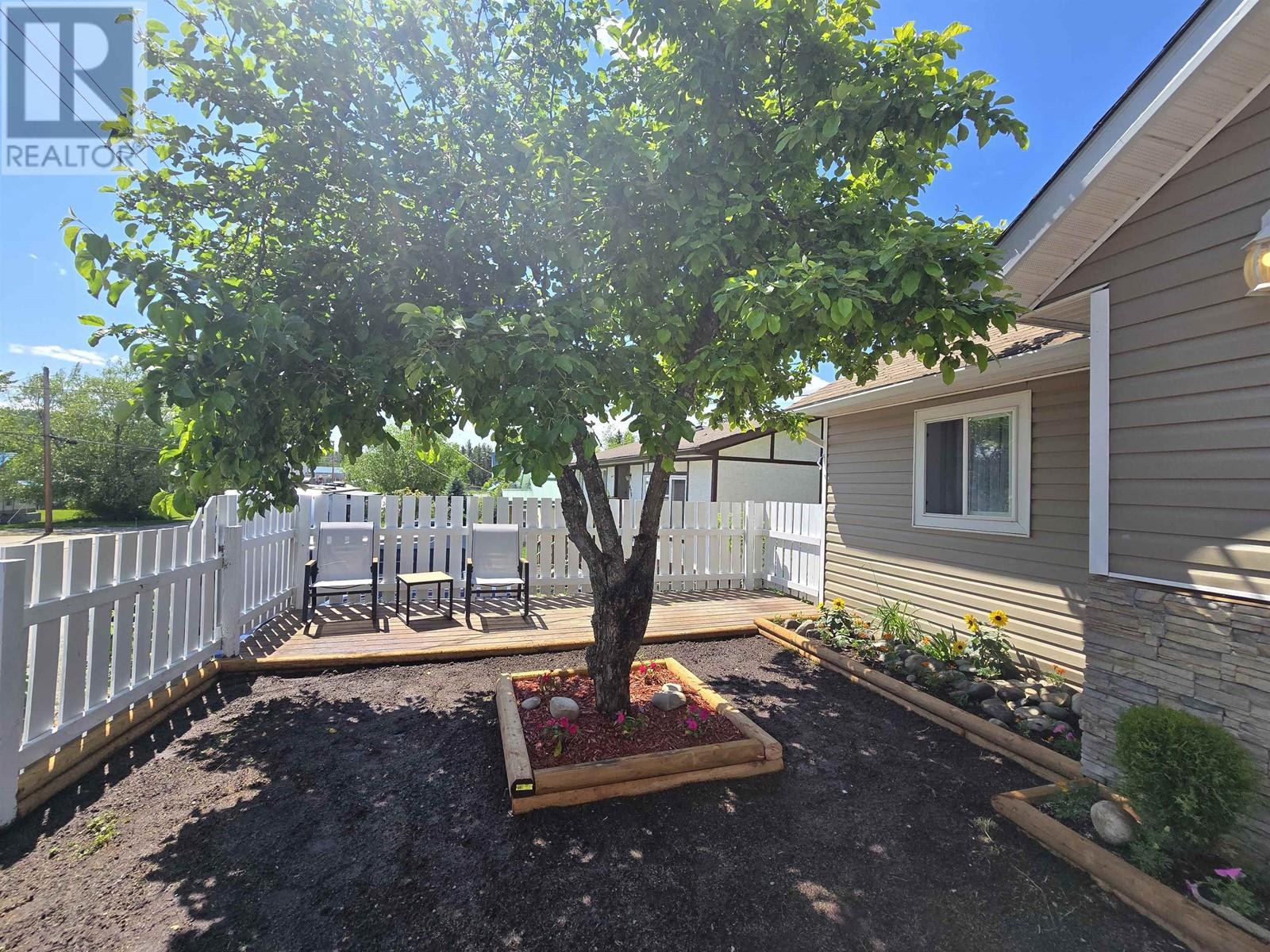 Property at 443 HARTLEY STREET image 3