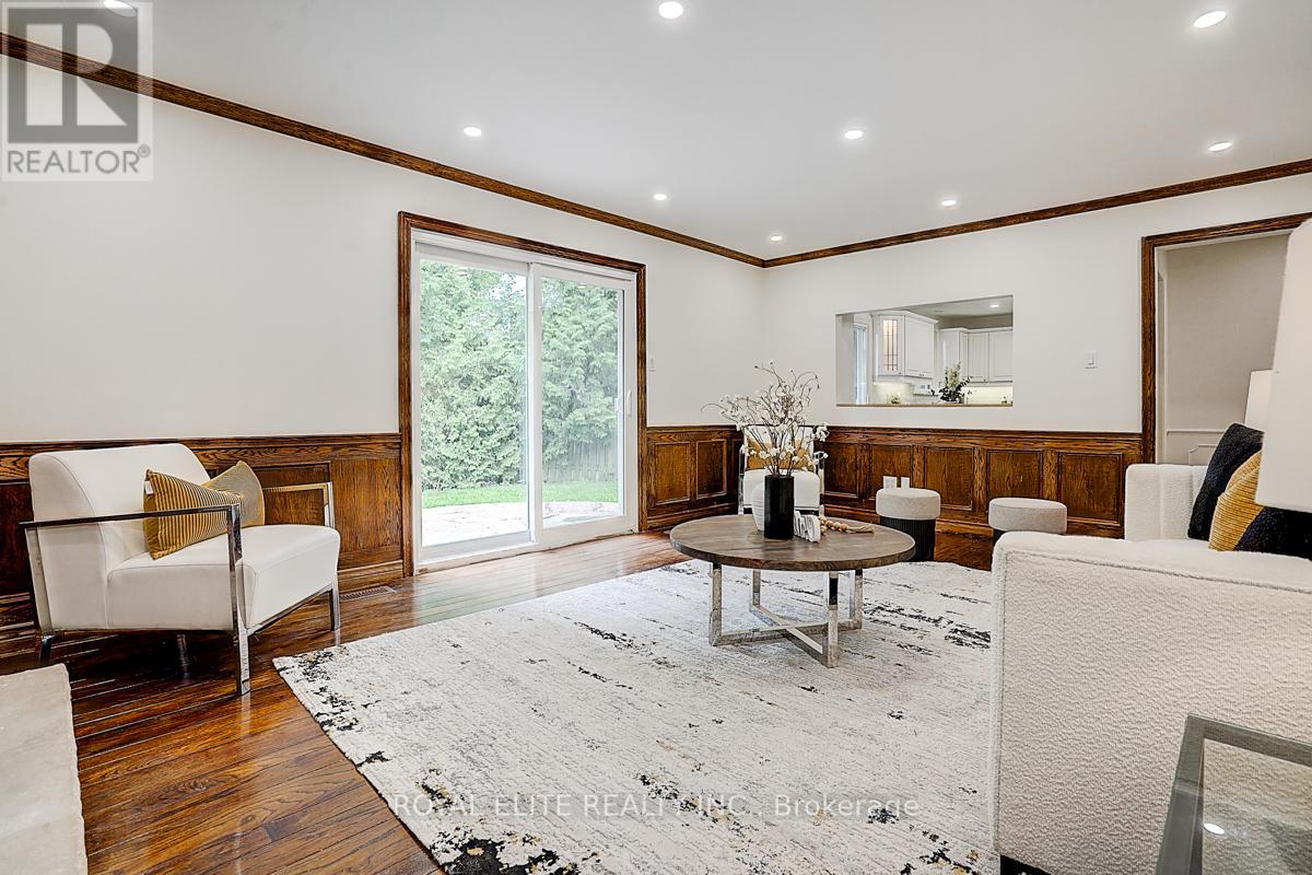 11 Abbeywood Trail, Toronto, Ontario  M3B 3B4 - Photo 17 - C12201555