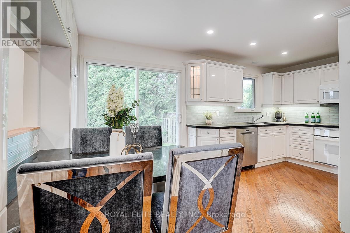 11 Abbeywood Trail, Toronto, Ontario  M3B 3B4 - Photo 20 - C12201555