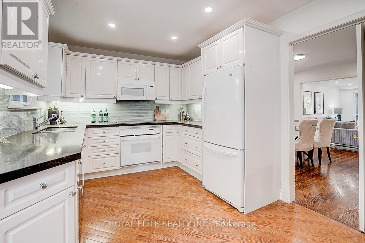 11 Abbeywood Trail, Toronto, Ontario  M3B 3B4 - Photo 23 - C12201555