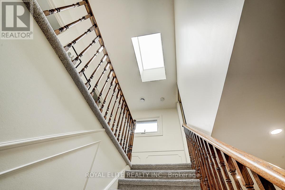 11 Abbeywood Trail, Toronto, Ontario  M3B 3B4 - Photo 28 - C12201555