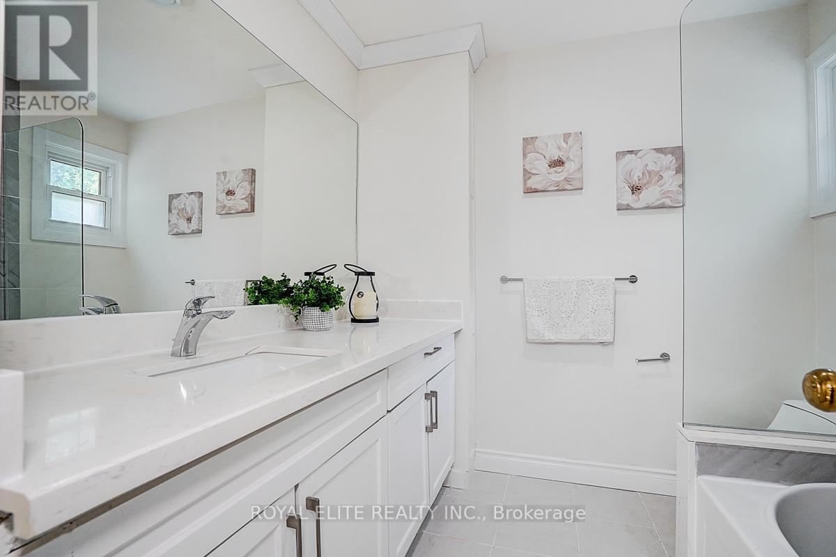 11 Abbeywood Trail, Toronto, Ontario  M3B 3B4 - Photo 30 - C12201555