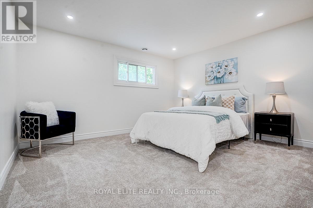 11 Abbeywood Trail, Toronto, Ontario  M3B 3B4 - Photo 37 - C12201555