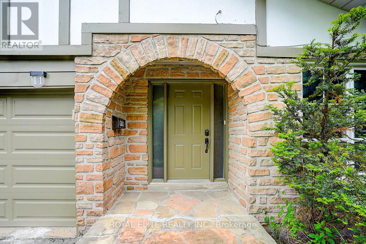 11 Abbeywood Trail, Toronto, Ontario  M3B 3B4 - Photo 4 - C12201555