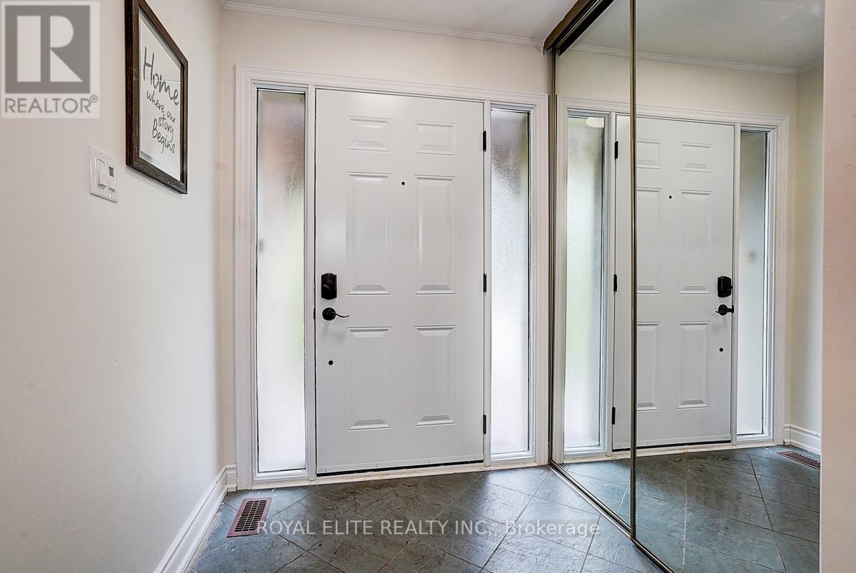 11 Abbeywood Trail, Toronto, Ontario  M3B 3B4 - Photo 5 - C12201555