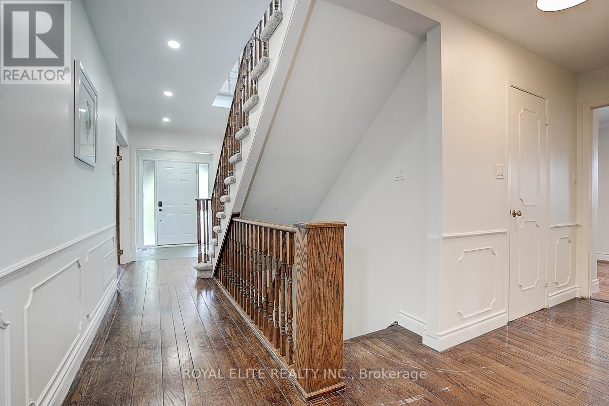 11 Abbeywood Trail, Toronto, Ontario  M3B 3B4 - Photo 8 - C12201555