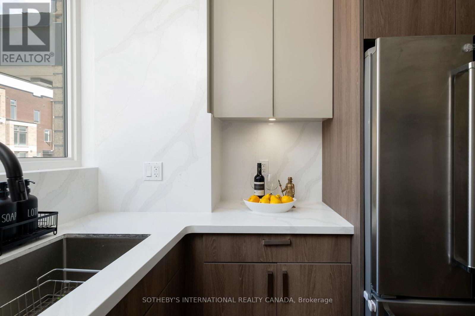 141 Green Gardens Boulevard, Toronto, Ontario  M6A 0E3 - Photo 14 - C12201711