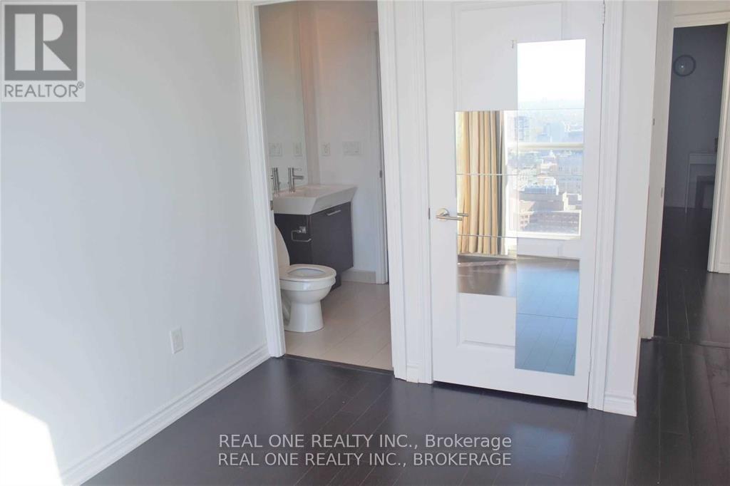 4010 - 386 Yonge Street, Toronto, Ontario  M5B 0A5 - Photo 16 - C12201721