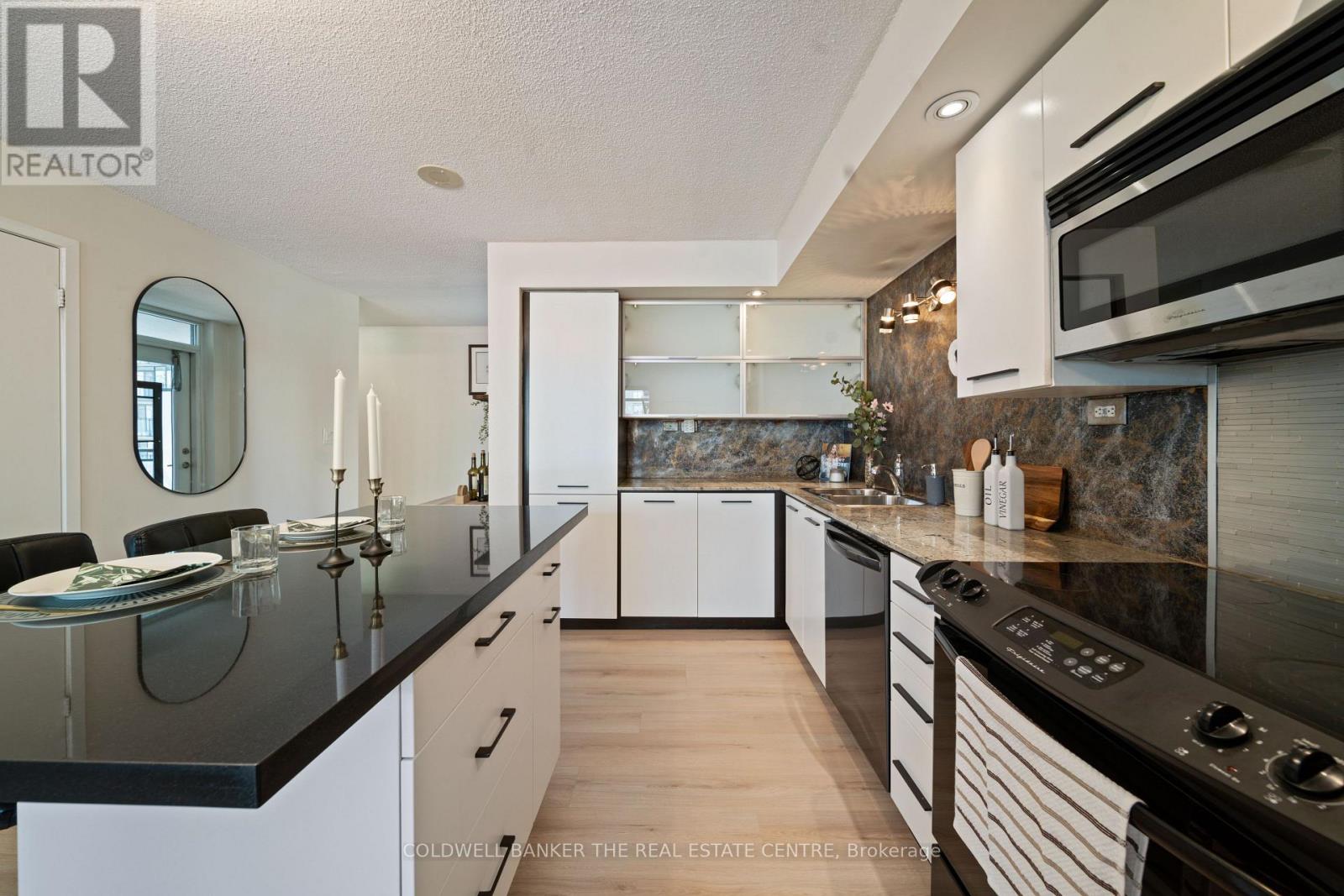 1207 - 8 Telegram Mews, Toronto, Ontario  M5V 3Z5 - Photo 11 - C12201731