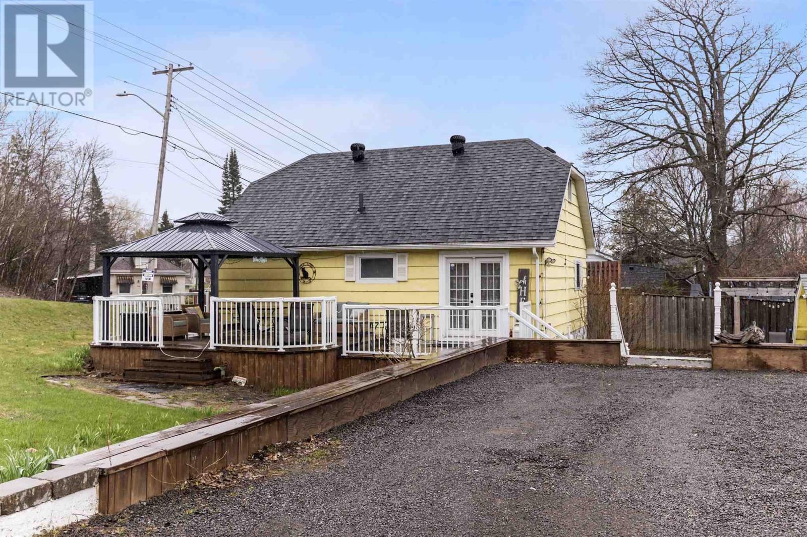 525 North St, Sault Ste. Marie, Ontario  P6B 2B5 - Photo 3 - SM250948