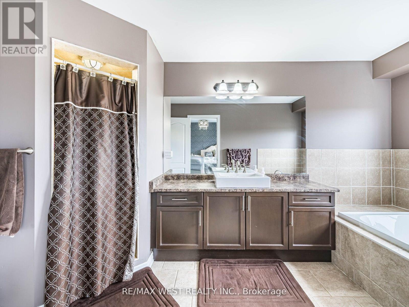 46 Gosnel Circle, Bradford West Gwillimbury (Bradford), Ontario  L3Z 2A5 - Photo 24 - N12201629