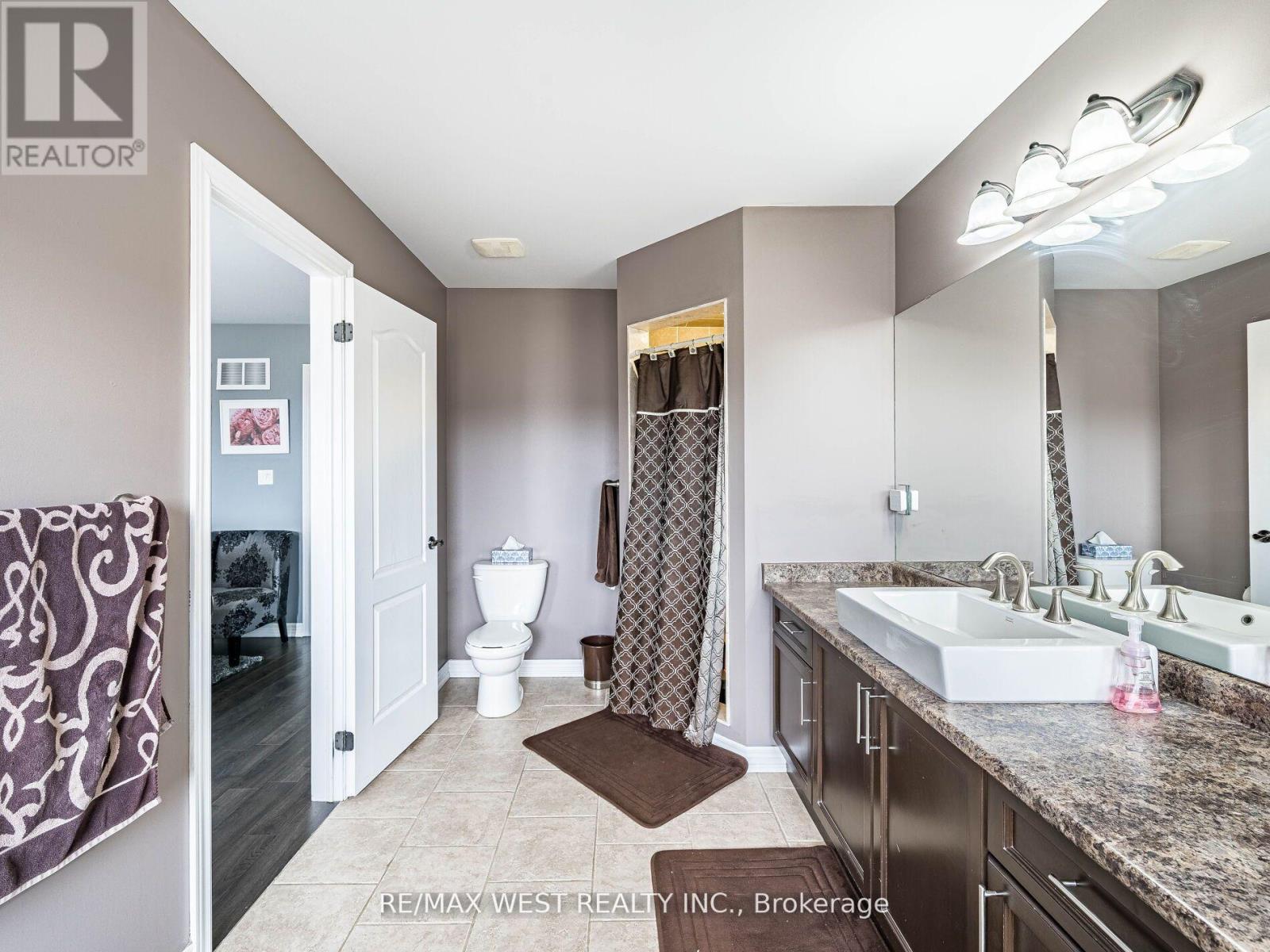 46 Gosnel Circle, Bradford West Gwillimbury (Bradford), Ontario  L3Z 2A5 - Photo 25 - N12201629