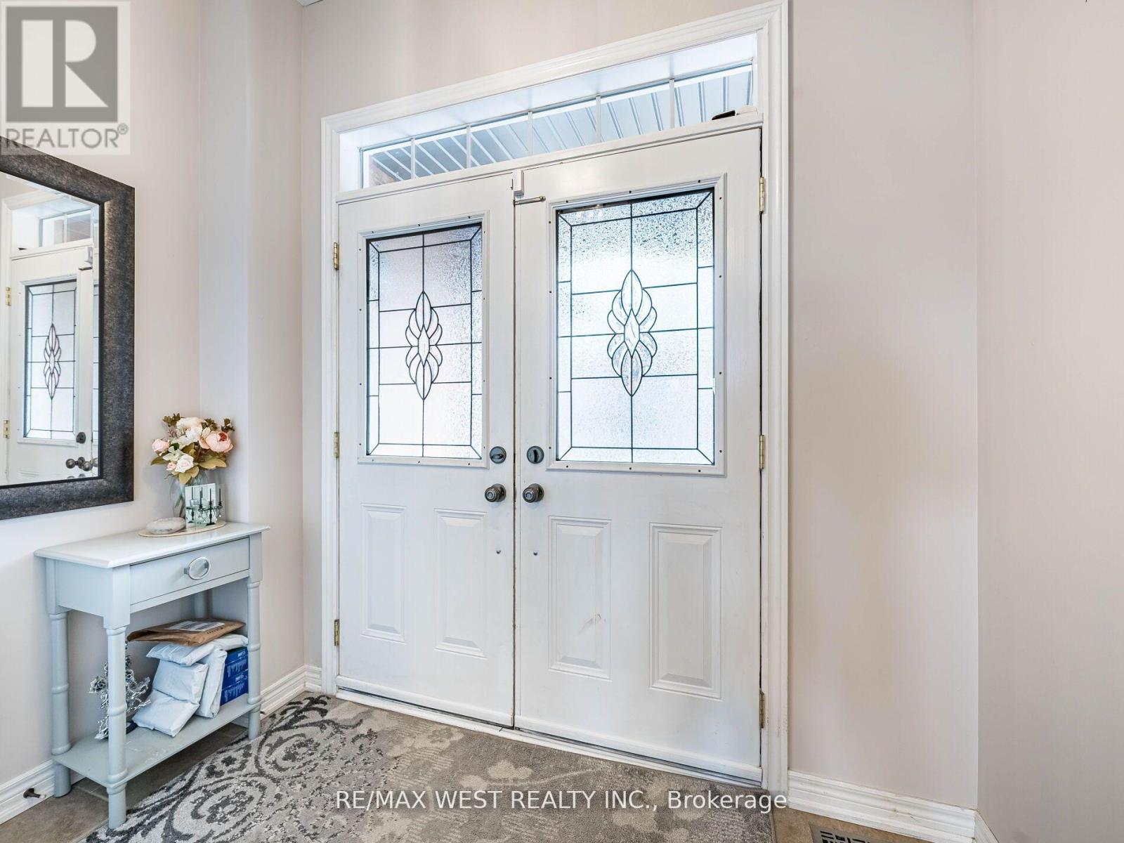 46 Gosnel Circle, Bradford West Gwillimbury (Bradford), Ontario  L3Z 2A5 - Photo 3 - N12201629