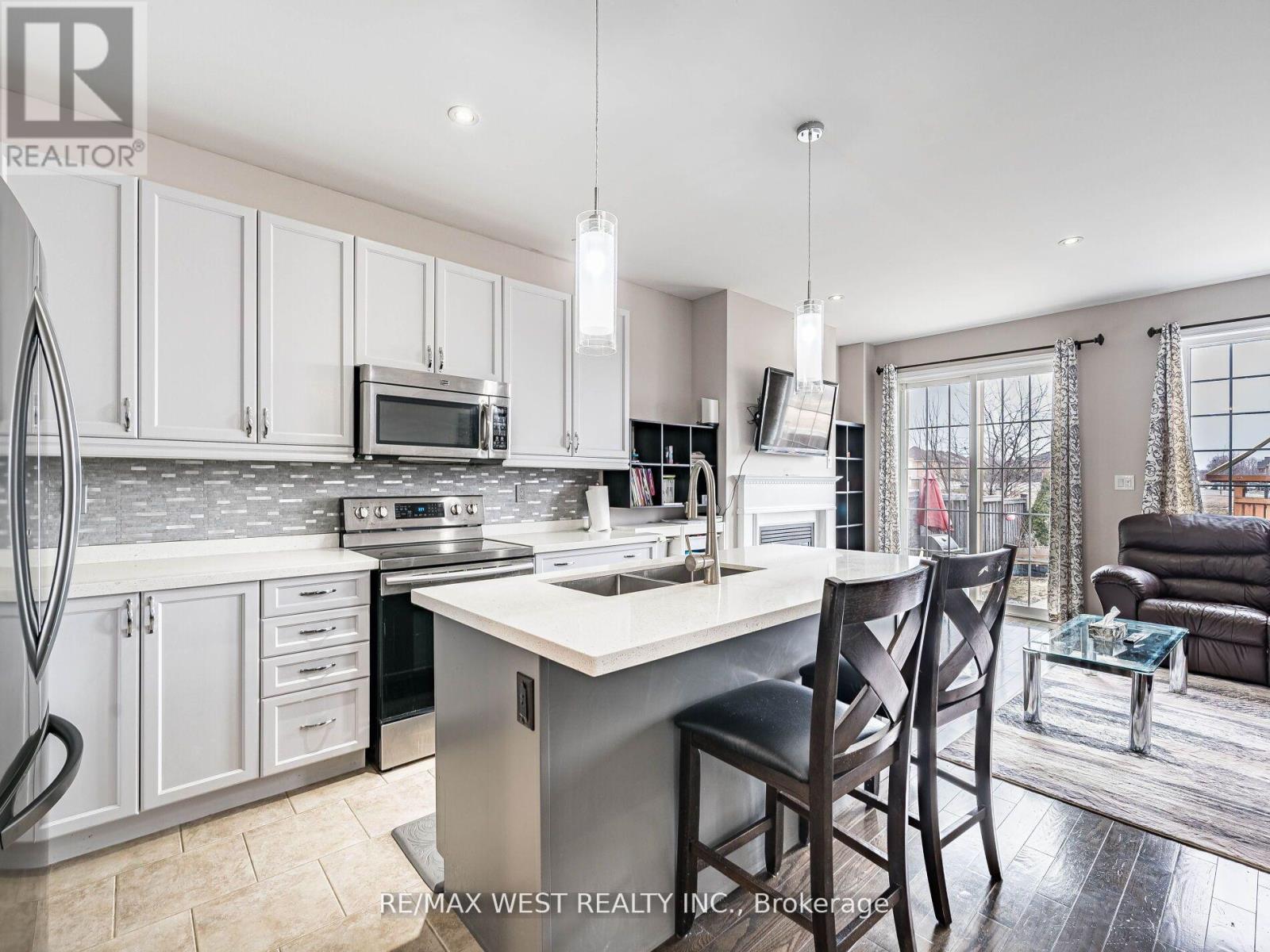 46 Gosnel Circle, Bradford West Gwillimbury (Bradford), Ontario  L3Z 2A5 - Photo 5 - N12201629