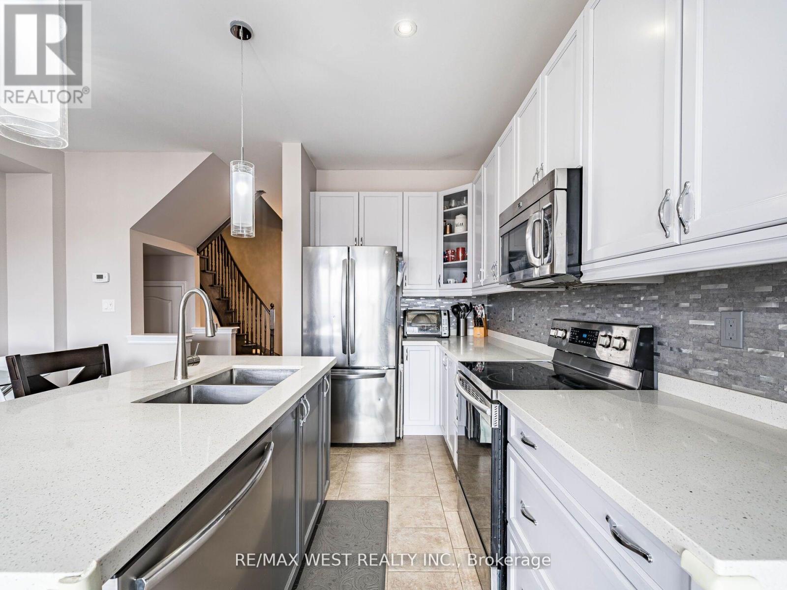 46 Gosnel Circle, Bradford West Gwillimbury (Bradford), Ontario  L3Z 2A5 - Photo 8 - N12201629