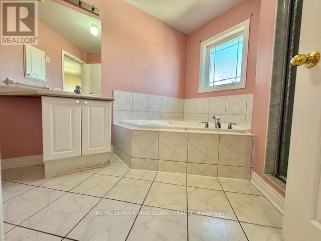 94 Regatta Avenue, Richmond Hill, Ontario  L4E 4R2 - Photo 14 - N12201694