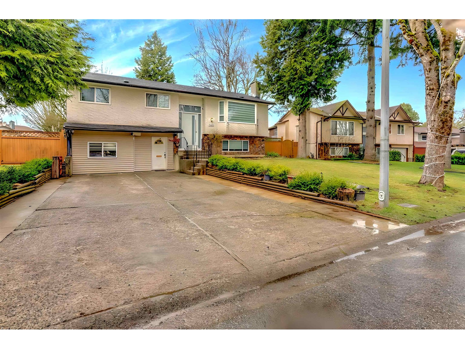 7463 Todd Crescent, Surrey, British Columbia  V3W 7N5 - Photo 2 - R3011990