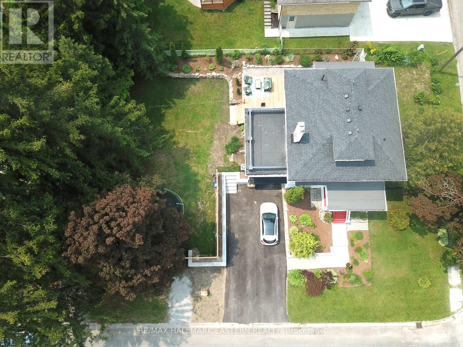 633 Gilmour Street, Peterborough Central (Old West End), Ontario  K9J 4V2 - Photo 3 - X12201852