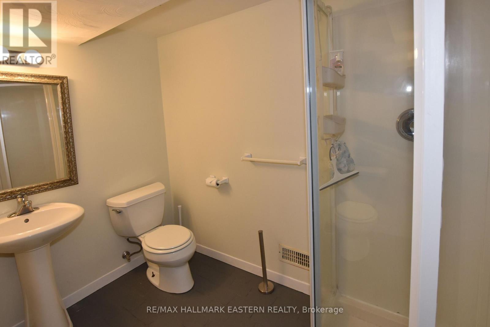 633 Gilmour Street, Peterborough Central, Ontario  K9J 4V2 - Photo 39 - X12201852
