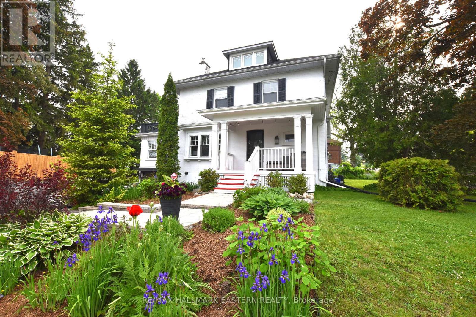 633 Gilmour Street, Peterborough Central (Old West End), Ontario  K9J 4V2 - Photo 4 - X12201852