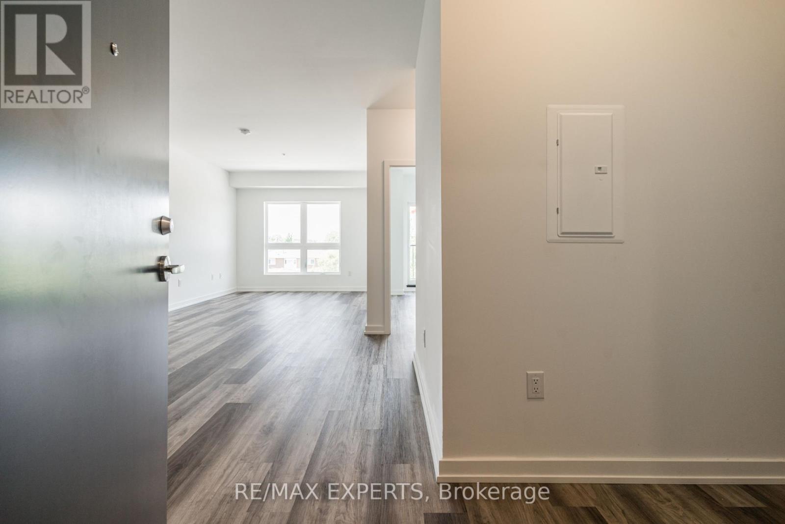 307 - 430 Essa Road, Barrie (Holly), Ontario  L4N 9C6 - Photo 2 - S12201562