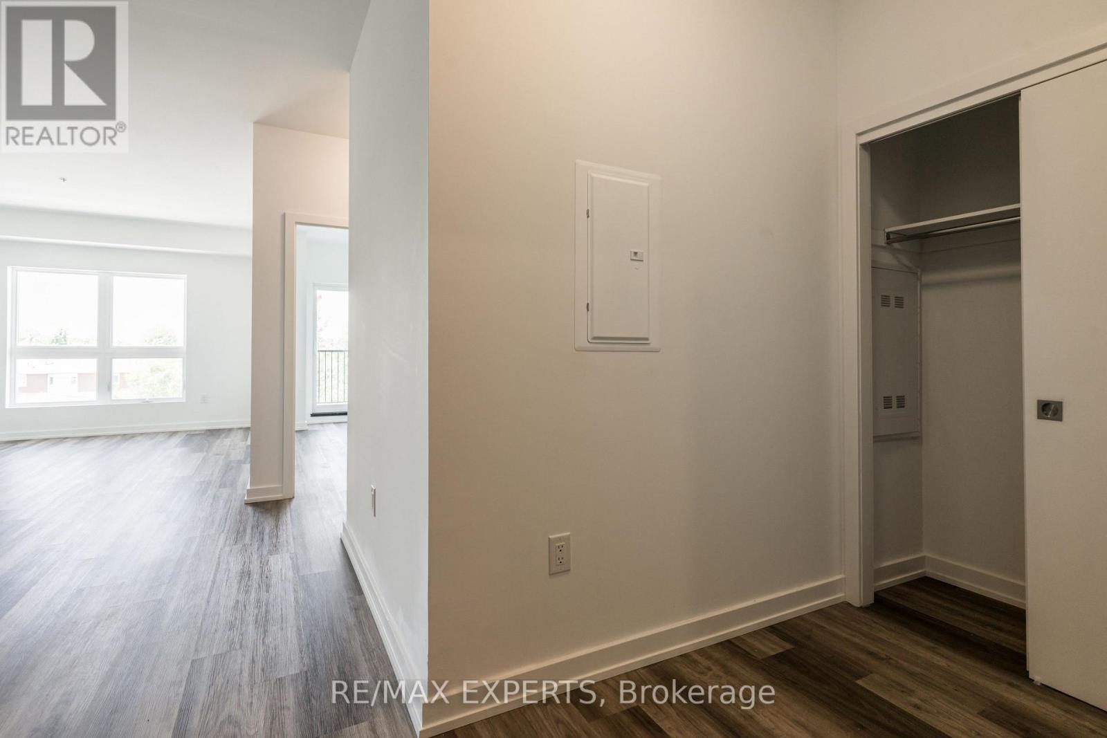 307 - 430 Essa Road, Barrie (Holly), Ontario  L4N 9C6 - Photo 3 - S12201562
