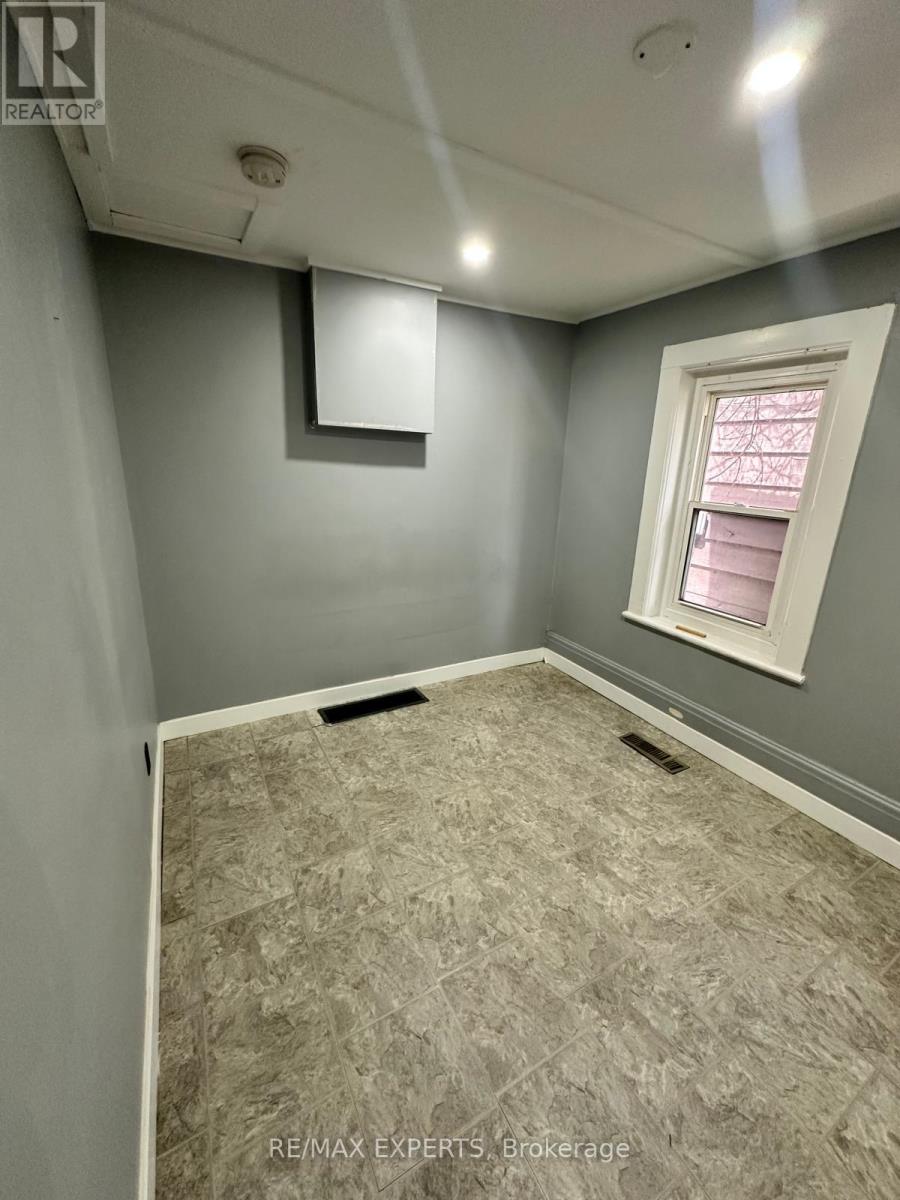 B - 62 West Street S, Orillia, Ontario  L3V 5G4 - Photo 11 - S12201566