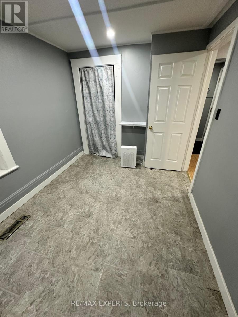 B - 62 West Street S, Orillia, Ontario  L3V 5G4 - Photo 12 - S12201566