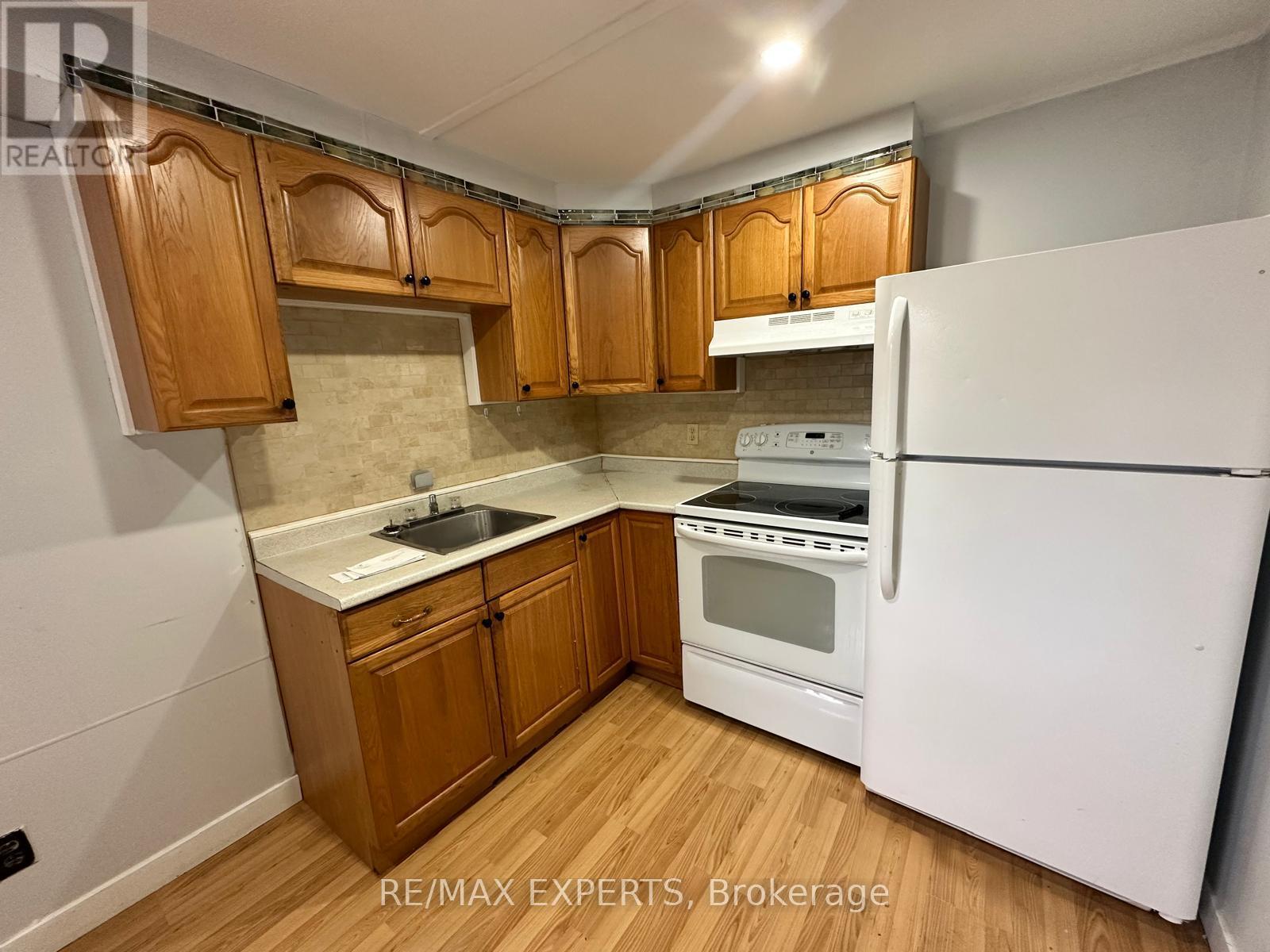 B - 62 West Street S, Orillia, Ontario  L3V 5G4 - Photo 5 - S12201566
