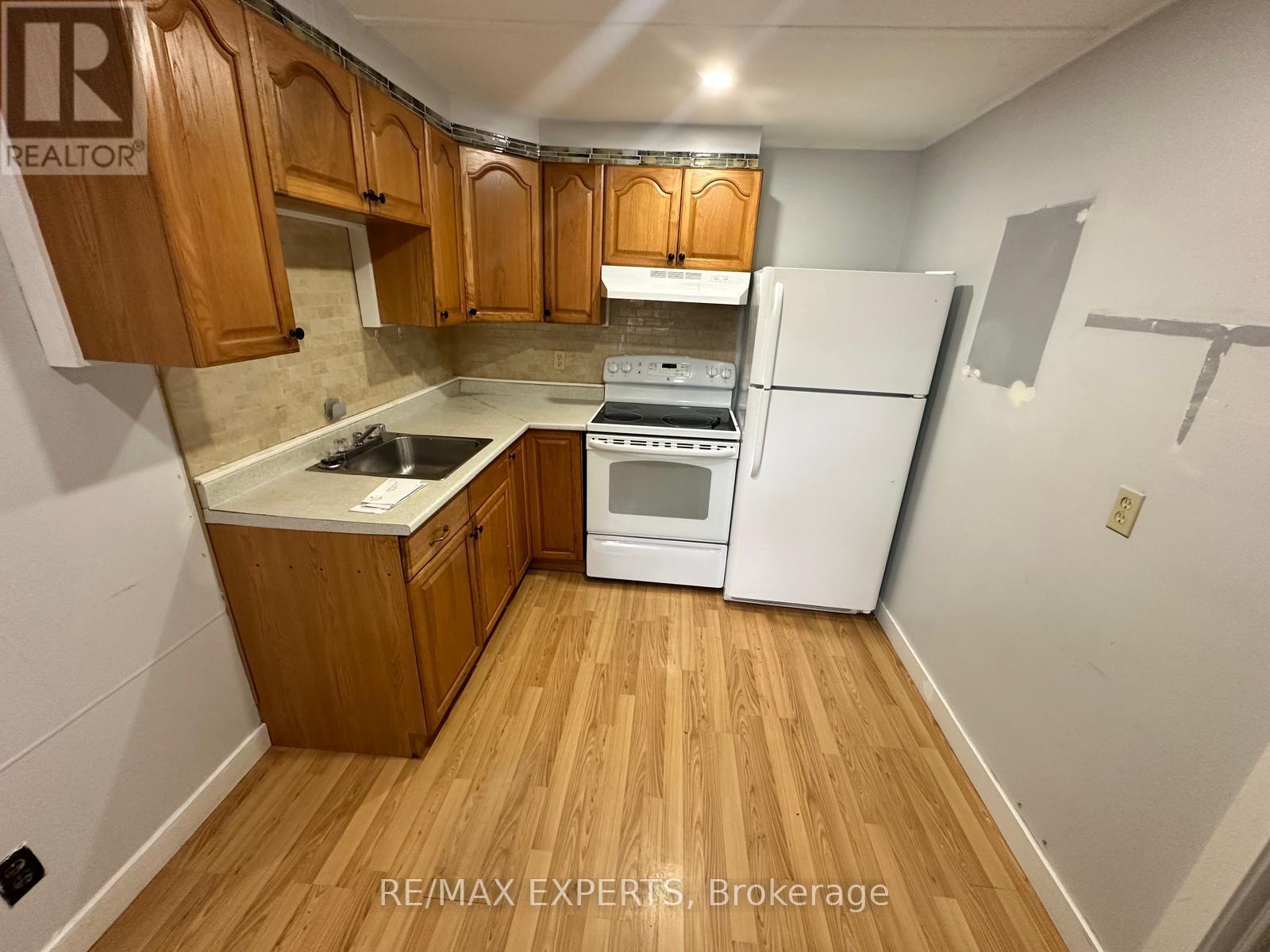 B - 62 West Street S, Orillia, Ontario  L3V 5G4 - Photo 6 - S12201566