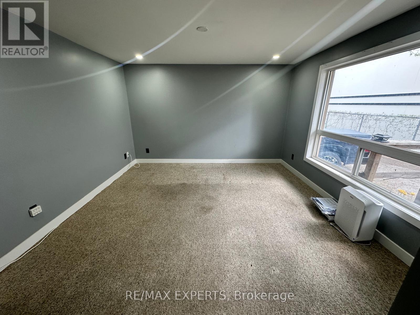 B - 62 West Street S, Orillia, Ontario  L3V 5G4 - Photo 7 - S12201566