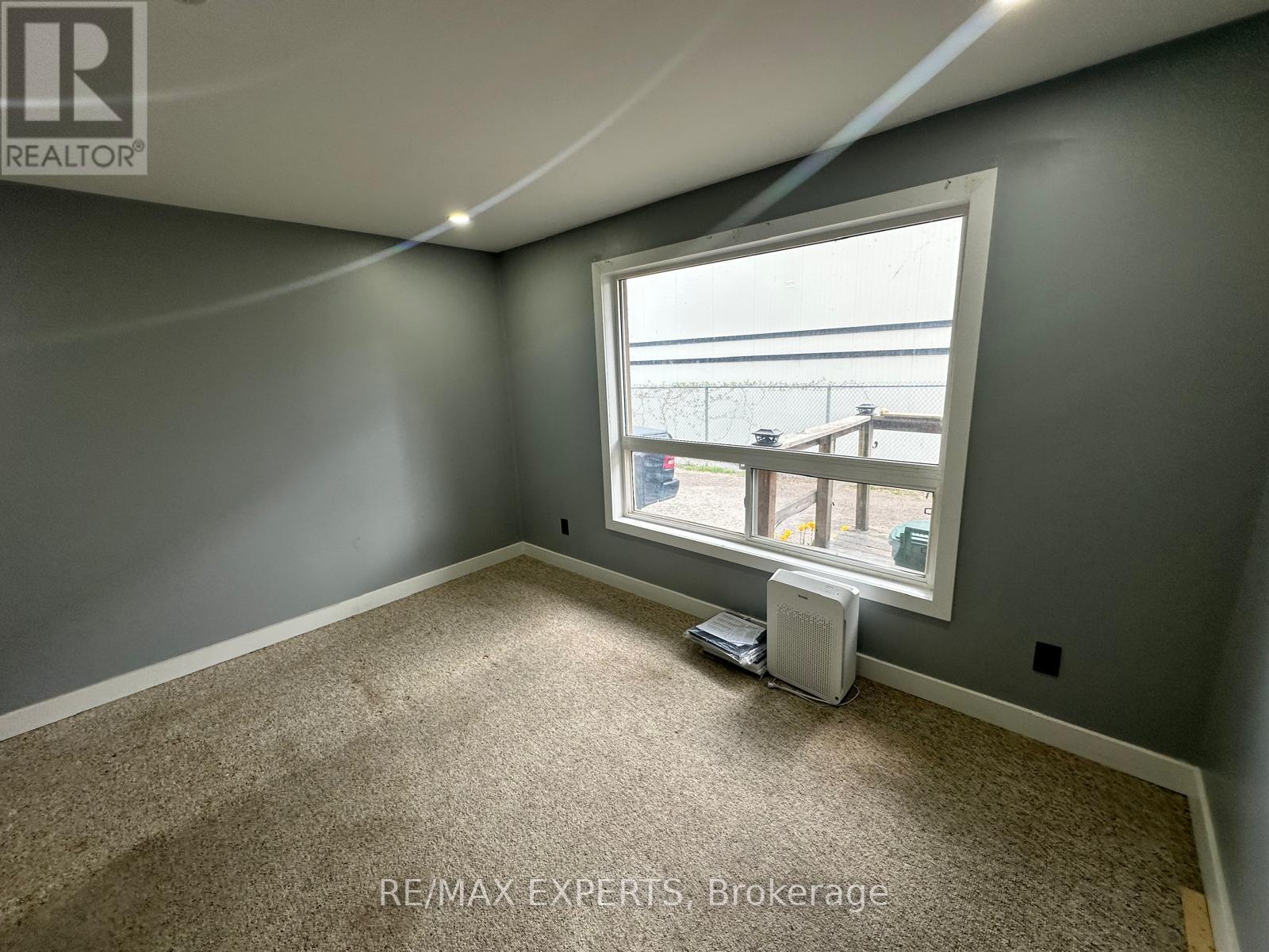 B - 62 West Street S, Orillia, Ontario  L3V 5G4 - Photo 8 - S12201566