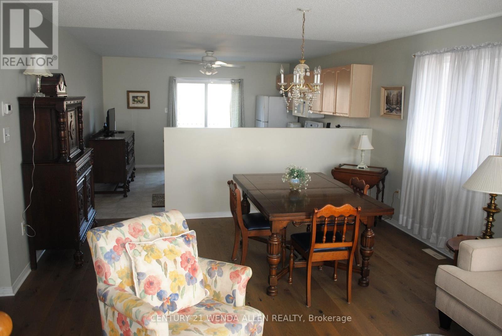 31 Seline Crescent, Barrie, Ontario  L4N 0Y7 - Photo 4 - S12201675
