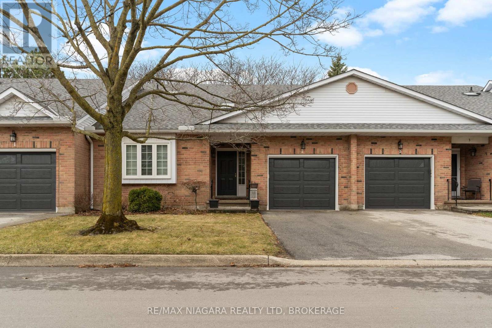 2 - 10 Elderwood Drive, St. Catharines (Grapeview), Ontario  L2S 3G3 - Photo 1 - X12201884