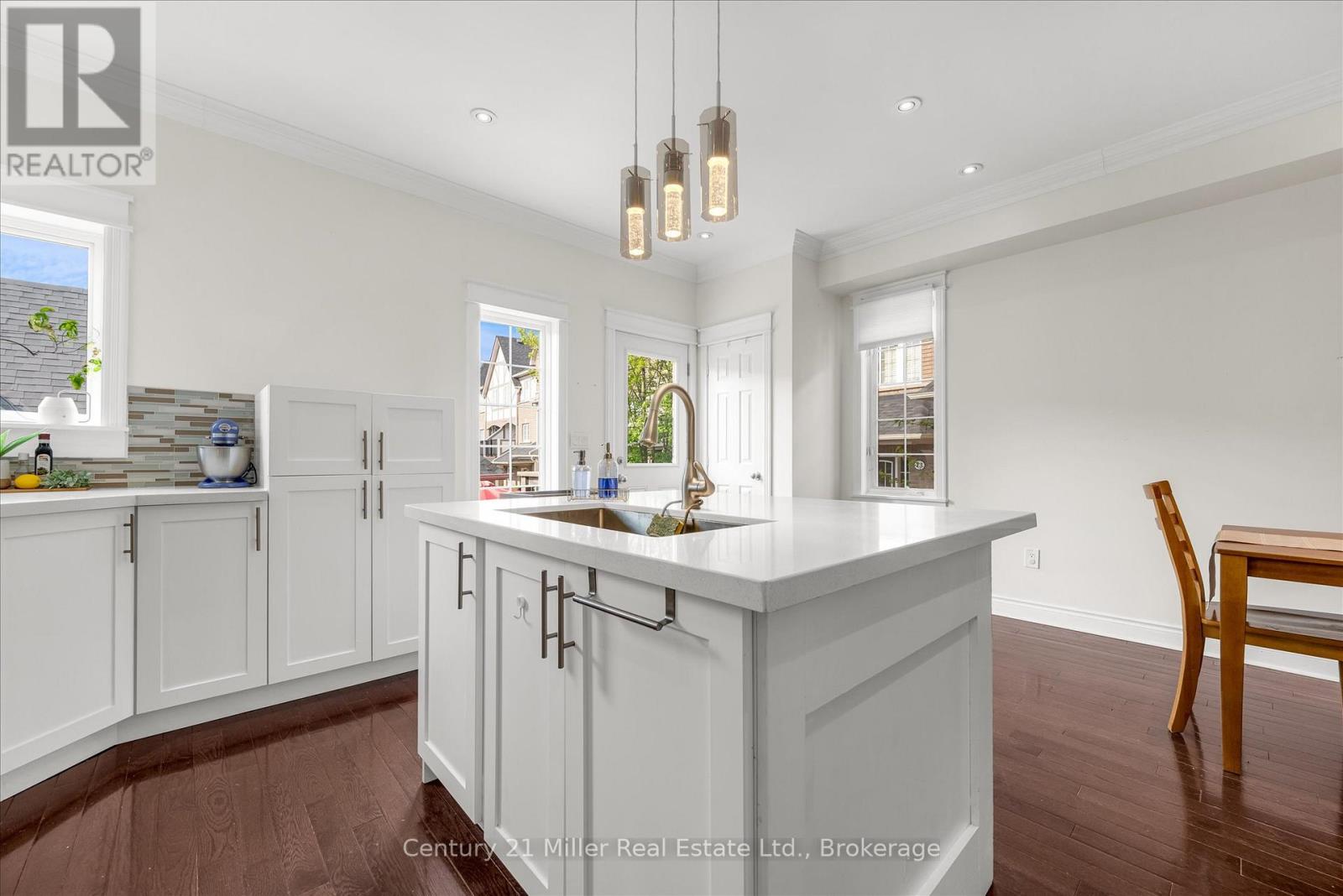 138 Gatwick Drive, Oakville (Ro River Oaks), Ontario  L6H 6N3 - Photo 12 - W12201782