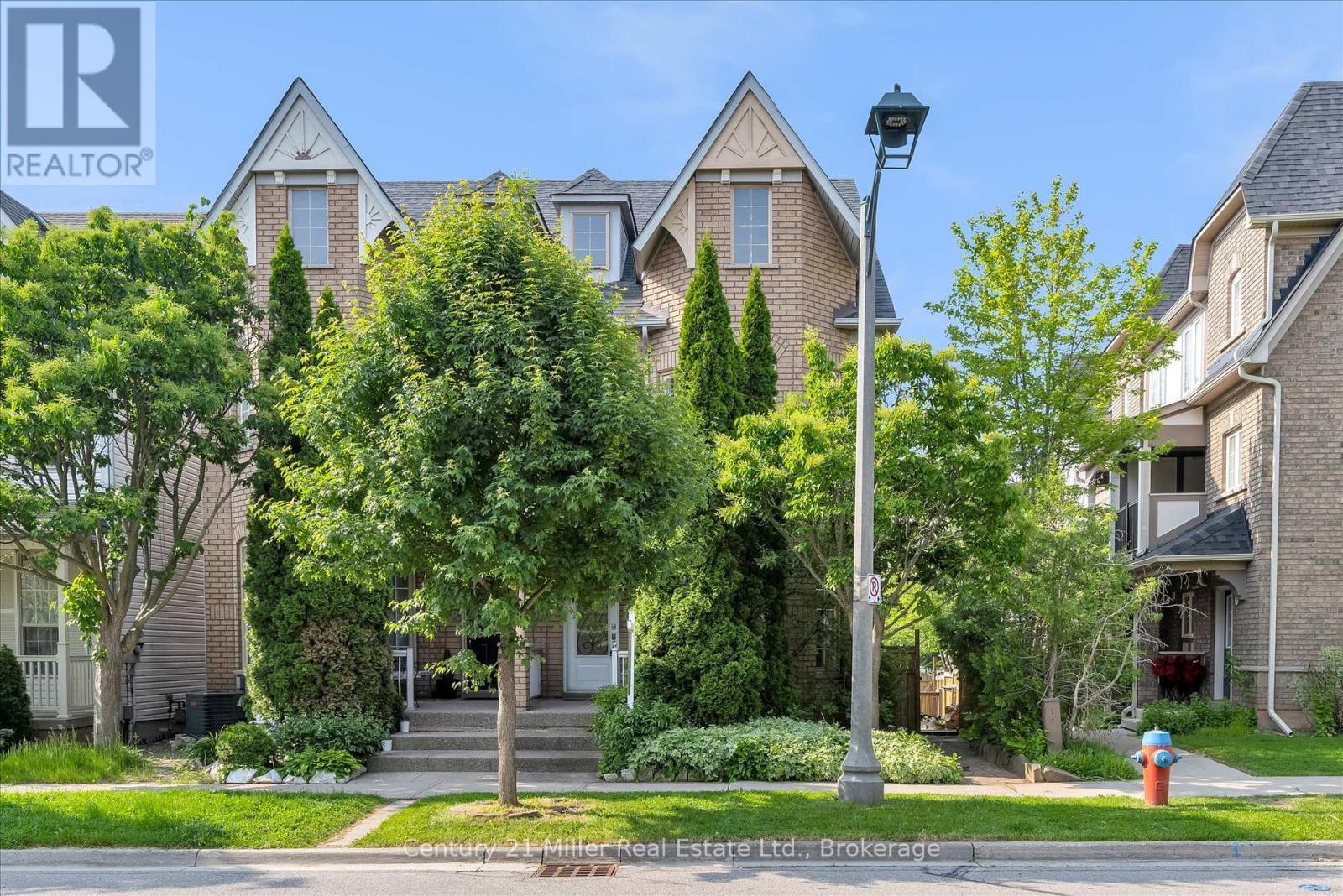 138 Gatwick Drive, Oakville (Ro River Oaks), Ontario  L6H 6N3 - Photo 2 - W12201782