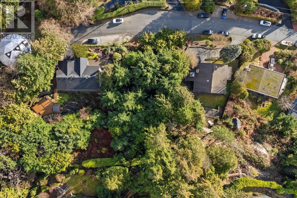 478 Craigmohr Drive, West Vancouver, British Columbia  V7S 1W6 - Photo 2 - R3012208