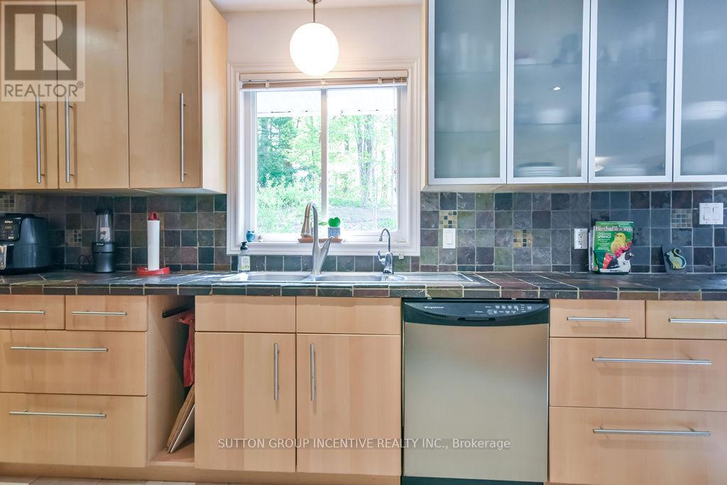 4 Country Club Lane, Oro-Medonte, Ontario  L4M 4Y8 - Photo 12 - S12156042