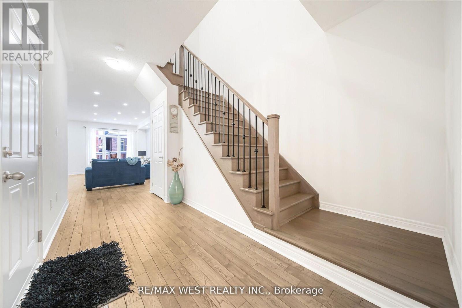 213 Sarah Cline Drive, Oakville, Ontario  L6M 0T8 - Photo 10 - W12201513