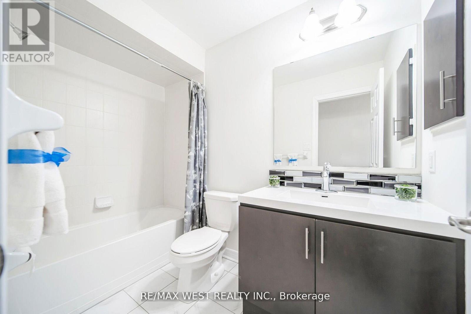 213 Sarah Cline Drive, Oakville, Ontario  L6M 0T8 - Photo 28 - W12201513