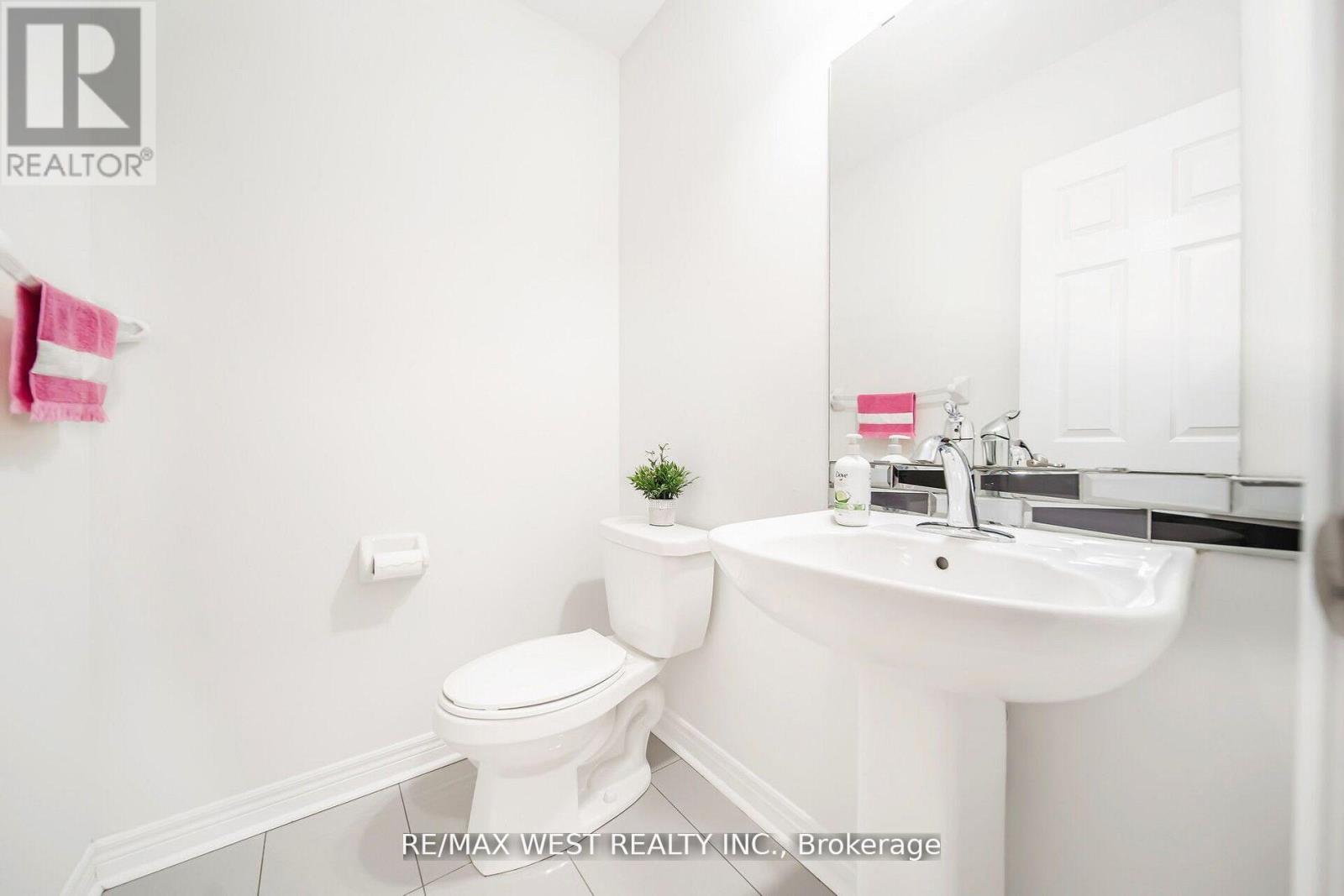 213 Sarah Cline Drive, Oakville, Ontario  L6M 0T8 - Photo 9 - W12201513