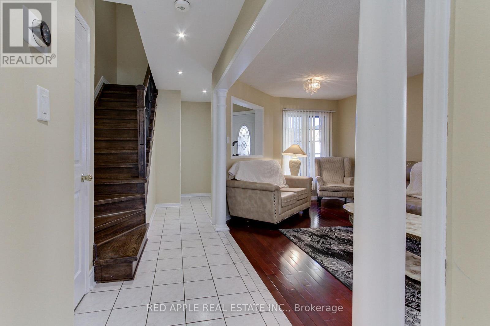 Property at 26 TUMBLEWEED TRAIL image 5