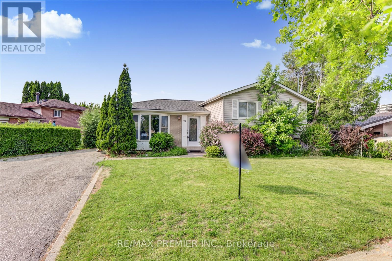 25 Secroft Crescent N, Toronto, Ontario  M3N 1R5 - Photo 1 - W12201523