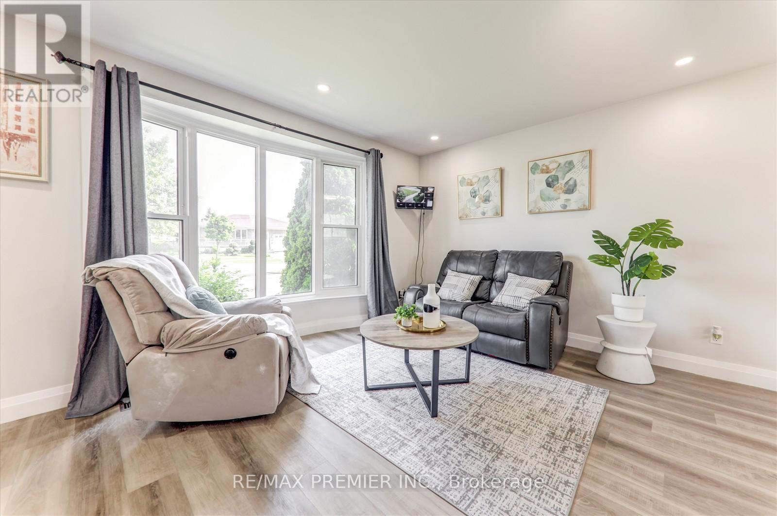 25 Secroft Crescent N, Toronto, Ontario  M3N 1R5 - Photo 10 - W12201523