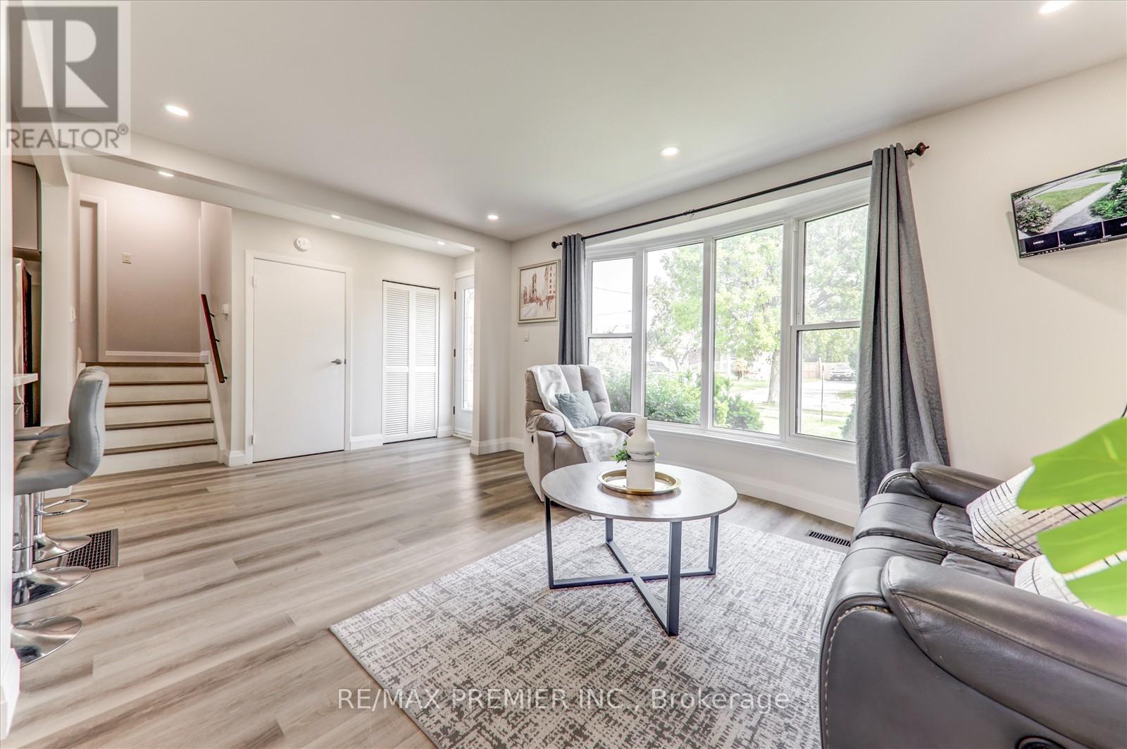 25 Secroft Crescent N, Toronto, Ontario  M3N 1R5 - Photo 11 - W12201523